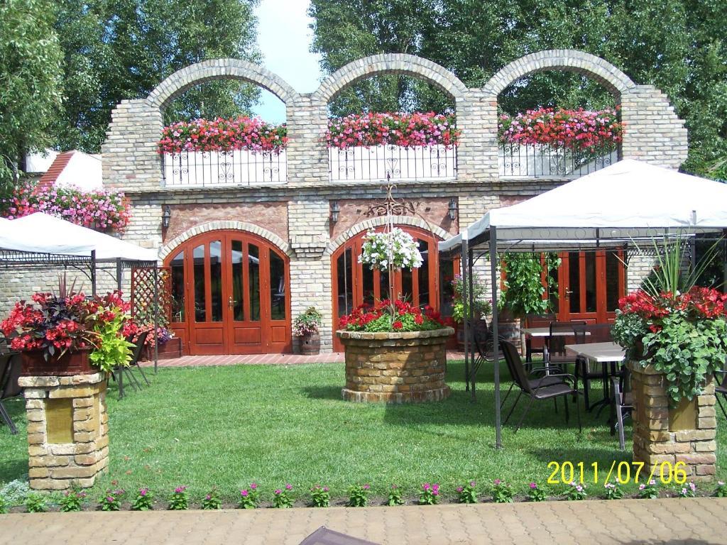 Bajor Panzio Bed & Breakfast Kecskemet Exterior photo