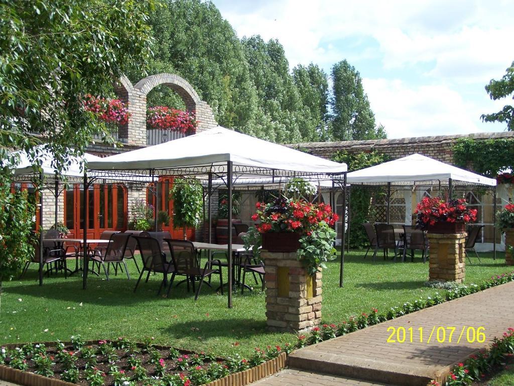 Bajor Panzio Bed & Breakfast Kecskemet Exterior photo